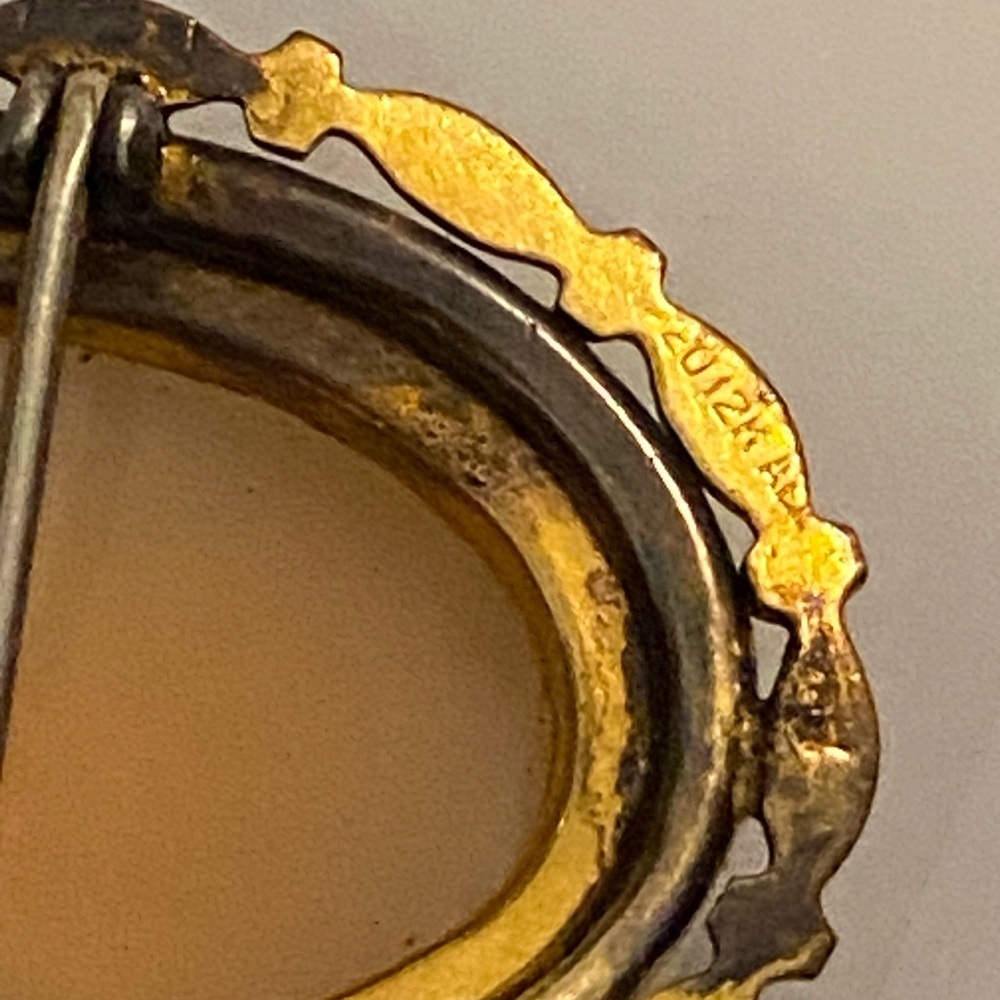 Vintage 12K Gold filled Cameo Brooch/ Pendant Hand Carved AD Marked - Picture 13 of 15